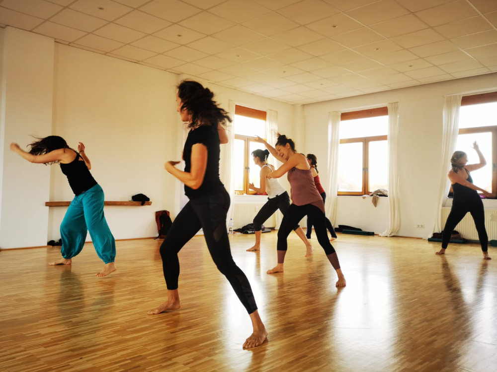 chiyoga-dance-workshop-bewegungsmomente Ausgelassen tanzen und das Leben feiern mit ChiYoga DANCE